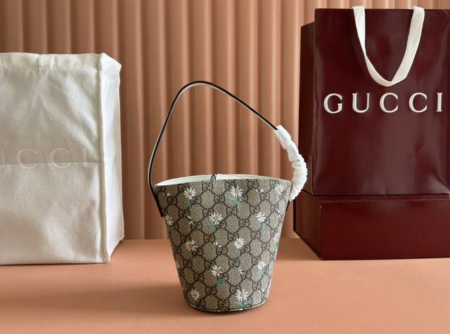 Gucci新款专柜品质，顶级原单货，实物实拍！款号752356蒲公英。尺寸：宽18.5X高16.5侧宽7.5。出货啦！