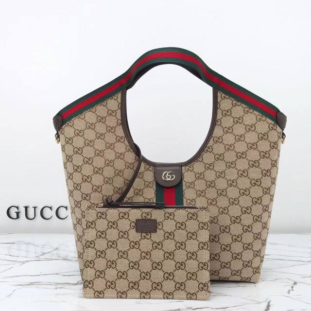 Gucci新款专柜品质,顶级原单货,实物实拍!款号853972杏啡尺寸:宽50X高47X侧宽14Cm,出货啦! Gucci新款专柜品质,顶级原单货,实物实拍!款号853972杏啡尺寸:宽50X高47X侧宽14Cm,出货啦!