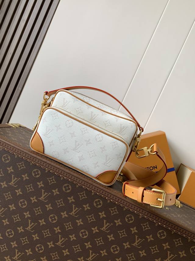 出厂价P M14682 顶级原单 变码芯片163C Pharrell Williams 采用 Monogram Heritage 涂层帆布重释 Nil 手袋，以