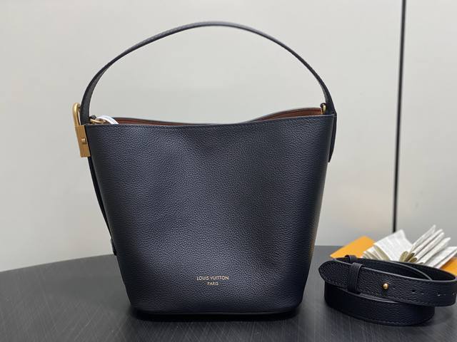 出厂价P 顶级原单 M14416黑色 全皮水桶包 Low Key All In Bb 手袋 M25543 黑色 M14416 棕色 本款 All In Bb 手 出厂价P 顶级原单 M14416黑色 全皮水桶包 Low Key All In Bb 手袋 M25543 黑色 M14416 棕色 本款 All In Bb 手