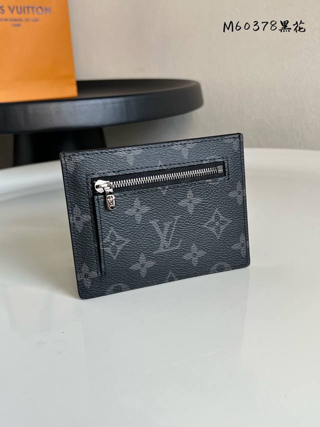 出厂价P 芯片版 M60378黑花 全新 Id 卡夹以经典 Damier Graphite 帆布塑造纤薄设计，咖格卡包零钱包背面拉链卡包零钱包Oo[握手][握手