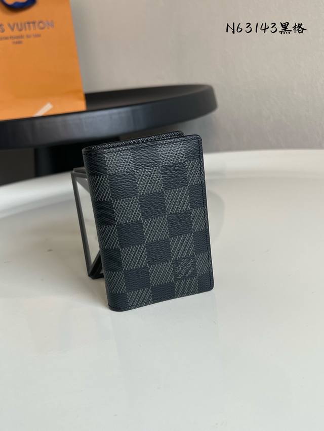 出厂价P 芯片版M60502老花 M61696黑花 N63143黑格 N63145啡格帆布袋装钱包，可收纳卡片，收入手袋或衣服口袋轻而易举，这是男性的终极阳刚宣