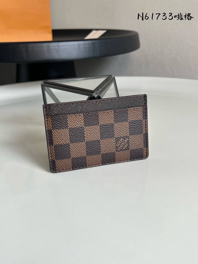 出厂价P 芯片版 N61733啡格 卡片夹卡套 一个内夹层供放较大的卡片 两个外夹层可供放信用卡、乘车卡等各式卡片Size11*7Cm。