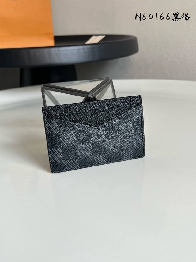 出厂价P 芯片版 N62666 60166黑格 以 Monogram Macassar 帆布制成的 Neo 卡包是携带重要卡片的首选。皮革饰边使路易威登经典图案