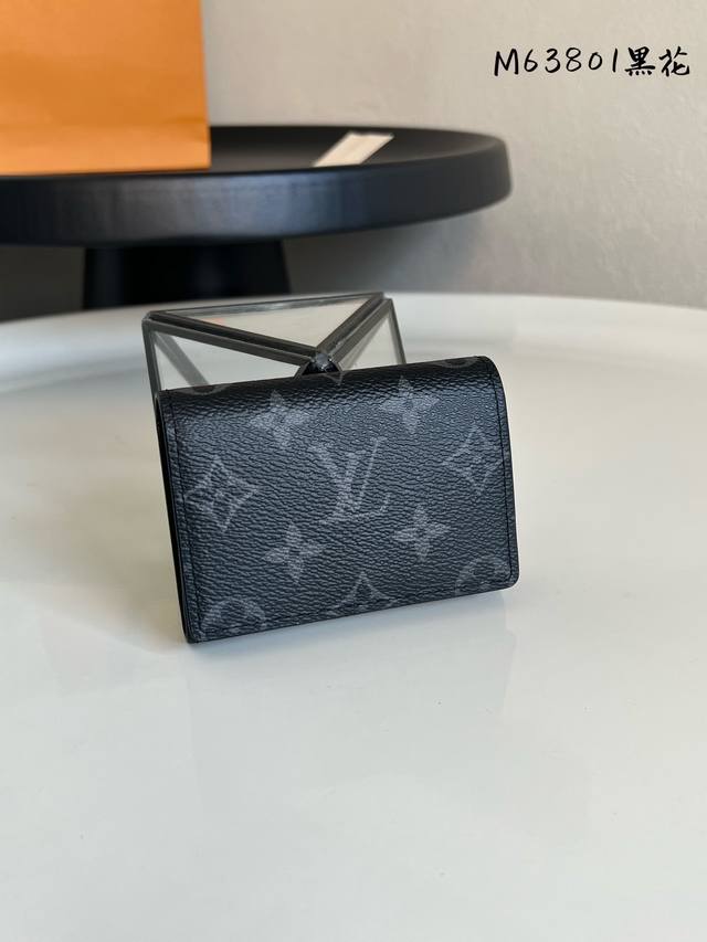 出厂价P 芯片版 M63338 M63801黑花！Enveloppe Carte De Visite 名片夹、采用Damier Graphite涂层帆布面料，此