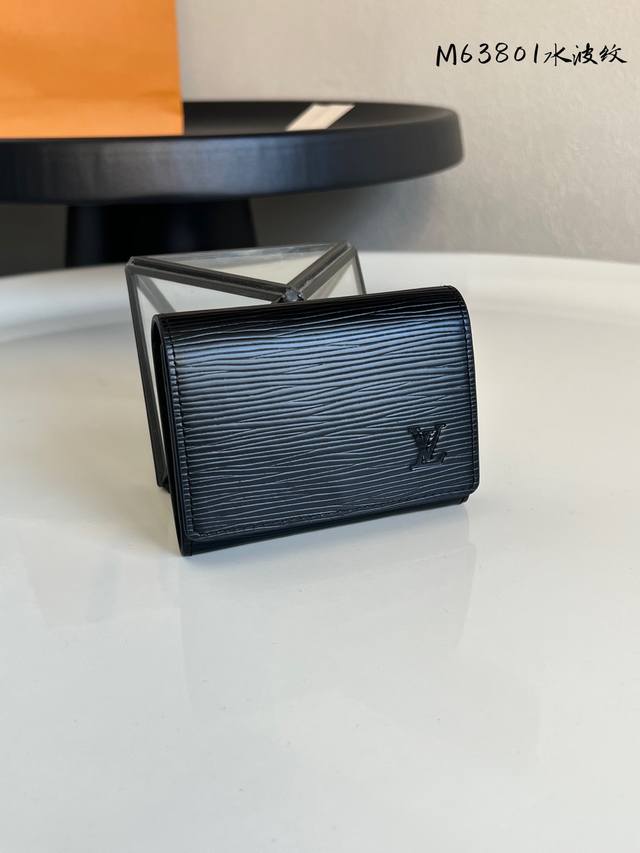 出厂价P 芯片版 M63801水波纹！Enveloppe Carte De Visite 名片夹、采用Damier Graphite涂层帆布面料，此款修长而精致