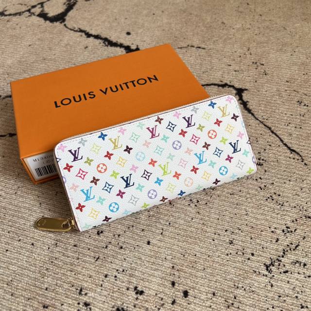 出厂价P 芯片版顶级原单 M13408白彩 单拉链钱包系列 Zippy Ld拉链钱包 本款Monogram印花以33种缤纷的色彩演绎 2025村上隆和Lv联名推
