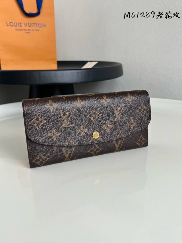 出厂价P 芯片版 M61289老花 玫红 金扣 功能实用且设计华美的 Emilie 钱夹采用柔软的 Monogram 帆布制成 衬以颜色鲜艳的内衬 气质极为优雅