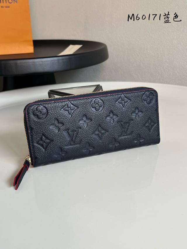 出厂价P M69415蓝色 60171 CléMence钱夹 采用奢华的 Monogram Empreinte头层牛皮制作，此款女钱包由一个拉链包和一个可卸装钱