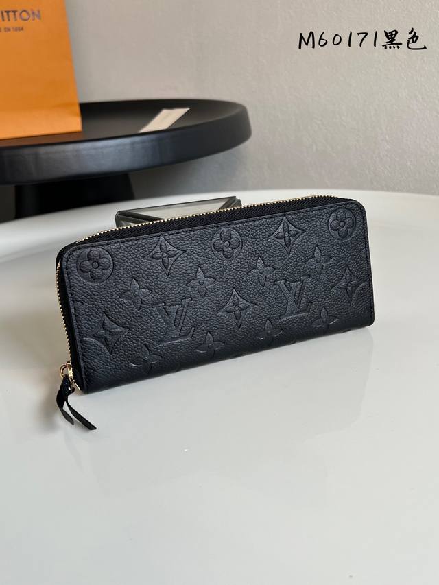 出厂价P 芯片版 M60171黑色 CléMence钱夹 采用奢华的 Monogram Empreinte头层牛皮制作，此款女钱包由一个拉链包和一个可卸装钱夹组