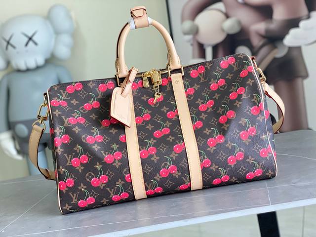 出厂价P 变码芯片 本款M13764 Keepall Bandouliere 45 旅行袋取材 Monogram Heritage 涂层，以华美格调传递游轮旅行