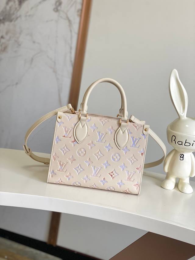 海原外单 独实家拍 半钢163芯片 M25770渐变 本款 Onthego 小号手袋出自 Dream 系列，以典雅设计点亮各式造型。Monogram Empre