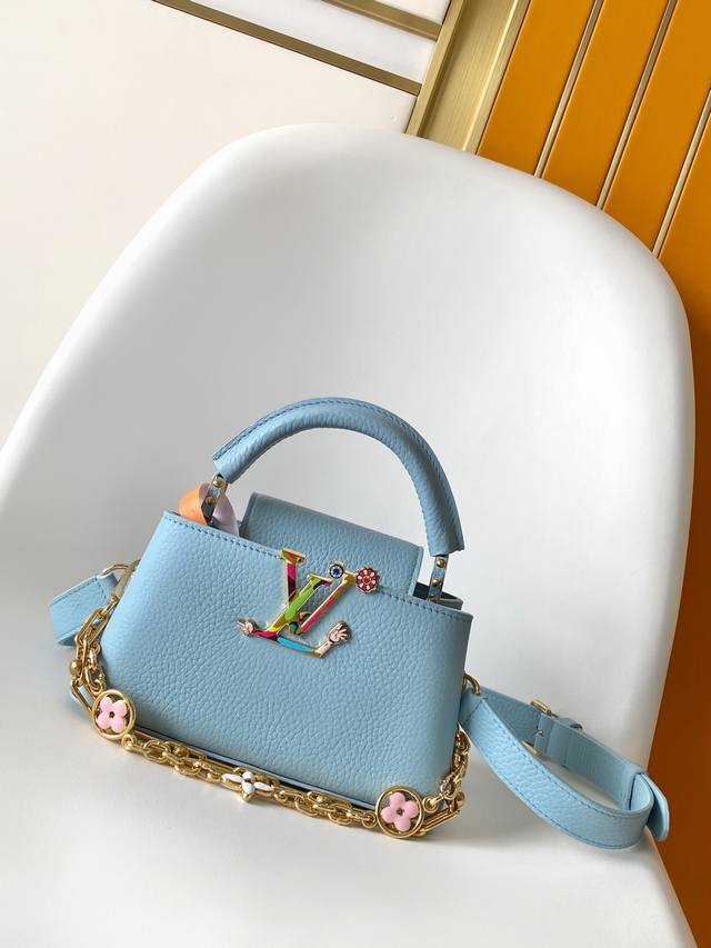 M13707 特级原厂动态163 这款Capucines East West Mini手提包是Louis Vuitton X Murakami系列重新版的有趣代