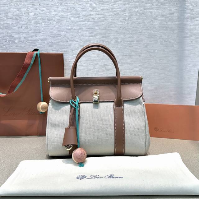 小号｛ 麻布焦糖｝出 诺悠翩雅 新款 手提袋传承一贯意大利匠心工艺打造 , 简洁利落的线条造型～满足生活不同的需求！包身采用帆布和牛皮，配有My Charms金