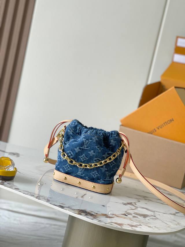 特级Mb163C芯片版原厂皮 本款 Nano Noé 双肩包型号：M83043牛仔材料：A级全钢五金，进口原厂面料包装：全套原厂免税Mb包装尺寸：20.5X17