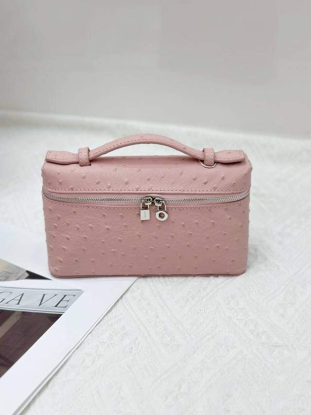 特价 Loro Piana 19饭盒包鸵鸟纹 粉色包身采用A级Togo头层牛皮，高级有质感。鸵鸟纹 纹理独特，每一处毛孔都彰显自然的魅力！可爱又不失利落。包包配