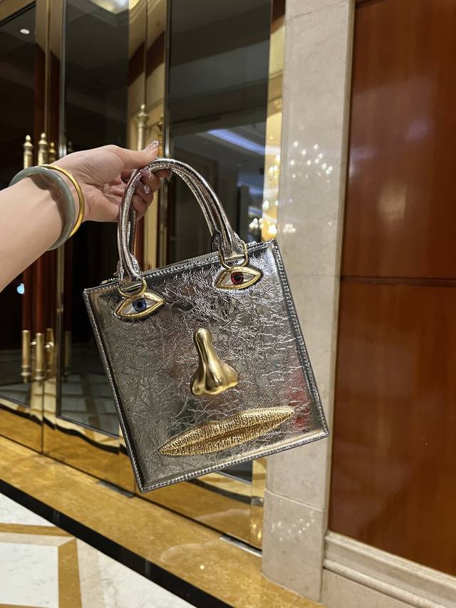 Newschiaparelli Bags 夏帕瑞丽人脸包火爆全网，专柜高级定制系列，奢华时尚的领域独特魅力融合艺术设计与经典现货供应Height: 20Cm W