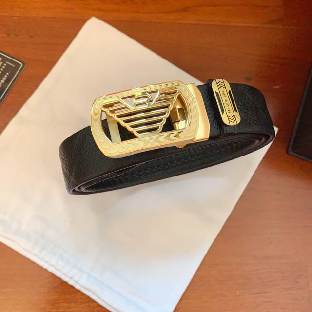 阿玛尼男士新款同步，纯钢自动扣腰带，精工打造 荔枝纹压花系列手感柔软 长短可以裁剪，宽度3.5Cm