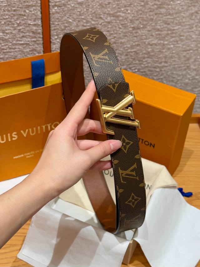 Lv 意大利进口专柜专用Monorgan涂层帆布配头层皮底，搭配真空电镀仿古铜扣，官网新款，专柜有售，市场顶级品质，支持验货配送全套专柜包装，宽度 4.0Cm