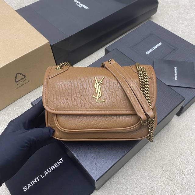 大象纹焦糖 金 迷你号 顶级原单、精品专供Niki家族新添成员 Mini简直不要太酷包型好看没有缺点,柔软羊皮营造出复古照旧风格 斜挎或者腋下都很可 气场十足男 大象纹焦糖 金 迷你号 顶级原单、精品专供Niki家族新添成员 Mini简直不要太酷包型好看没有缺点,柔软羊皮营造出复古照旧风格 斜挎或者腋下都很可 气场十足男