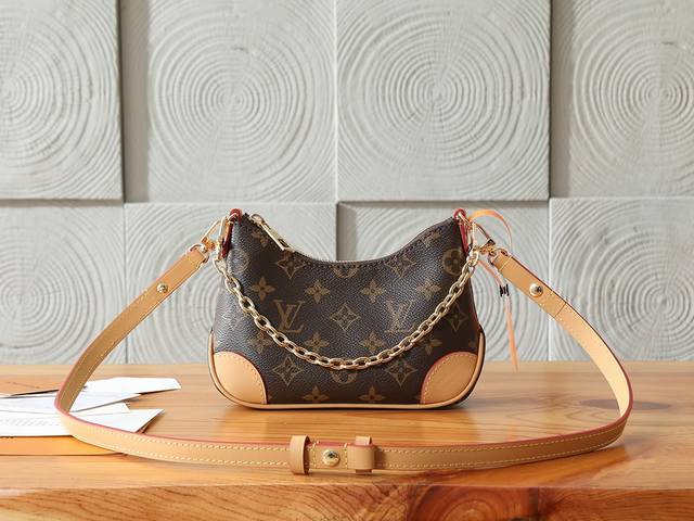 163C01动态芯片 顶级原单、加强版Nano Boulogne 手袋以经典 Monogram 帆布致意品牌传承，再借撞色皮革饰边点亮新季设计。玲珑构型令昼夜所