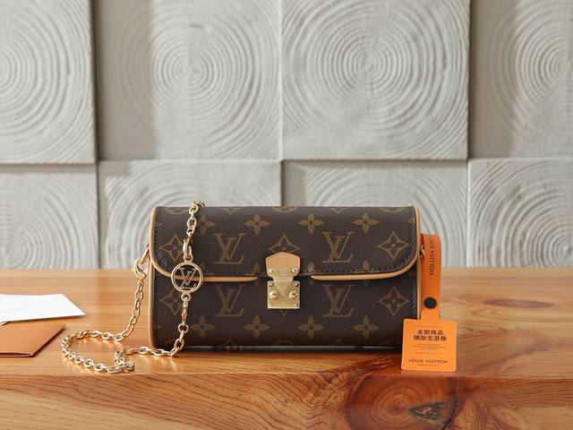 163C01动态芯片 顶级原单、加强版Pochette Camille 手袋取材 Monogram 帆布，致意路易威登 2000 春夏时装秀问世的原版设计。S-