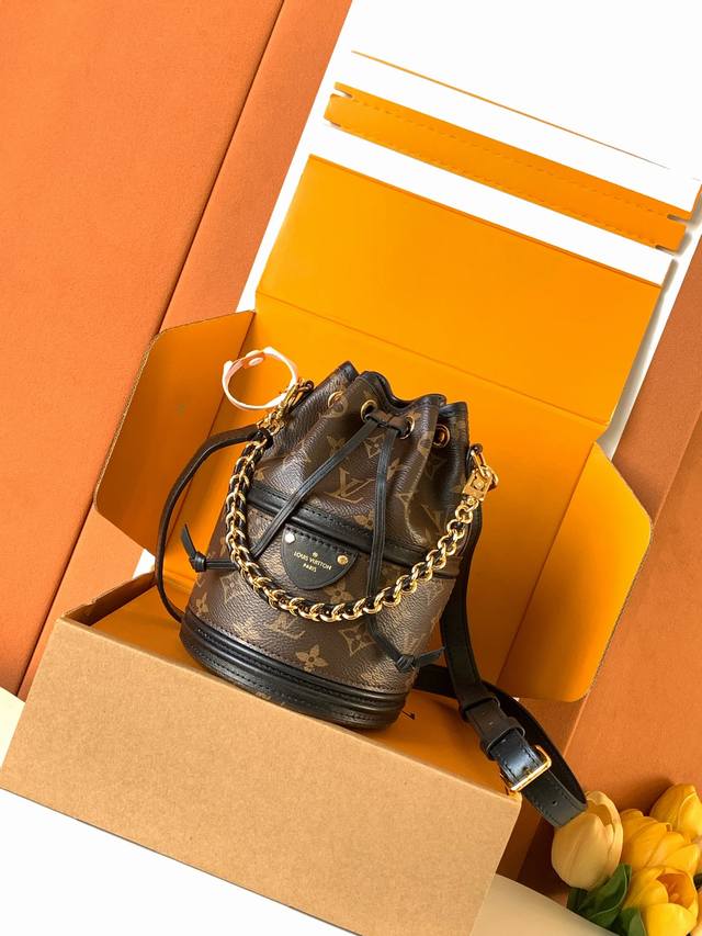 特级Mb芯片版原厂皮 Canoé 手袋型号：M83480材料：A级全钢五金，进口原厂面料包装：全套原厂免税Mb包装尺寸：14X20.5X14Cm