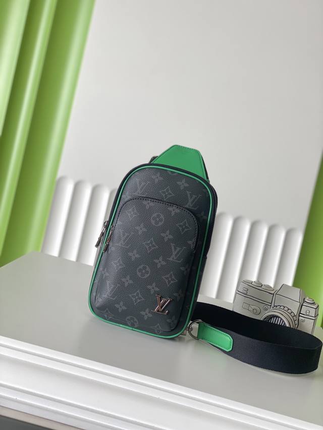 正品级 M25891 30×16×5.7Auenue 黑花单肩胸包 顶级原单 变码芯片