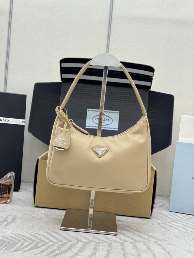 爆款布肩带腋下包，银色五金1Ne515，Hobo2000，肯豆同款女士尼龙单肩包，采用进口原厂降落伞布料，轻便又实用的Hobo腋下包，超级简单又耐看，小 轻便