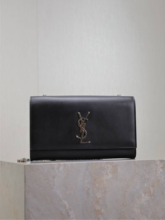 黑色平纹银扣 24Cm 永恒经典 Kate 绝对是杨树林的永恒经典款_永不过时_必入款！人手必备的单品！不管是十年前，还是十年后！Kate就在这里！不会被淘汰！