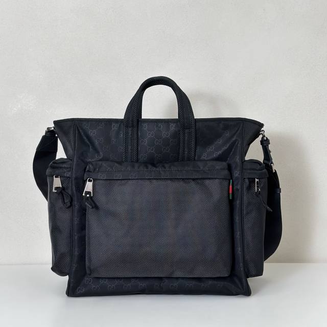 专柜品质，顶级原单货，实物实拍！818962克压布，尺寸：宽38X高40X侧宽23Cm，