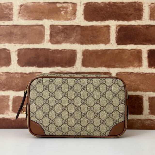 专柜品质，顶级原单货，实物实拍！款号821164啡棕，尺寸：23.5X高15X侧宽6Cm，