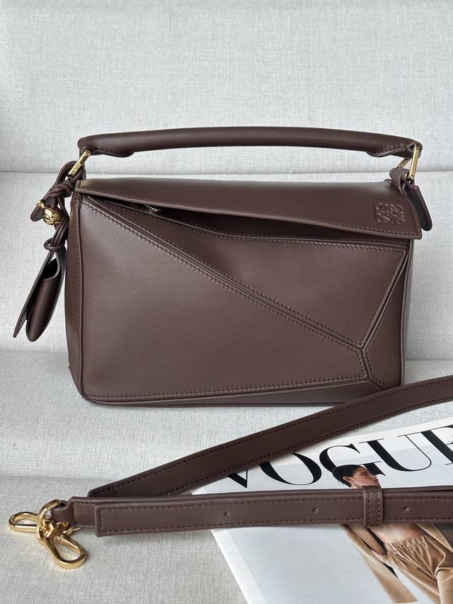 原厂皮 新品 3007 小号纳帕羊皮革 Featherlight Puzzle 手袋Featherlight Puzzle 以别具一格的几何线条勾勒长方体造型。