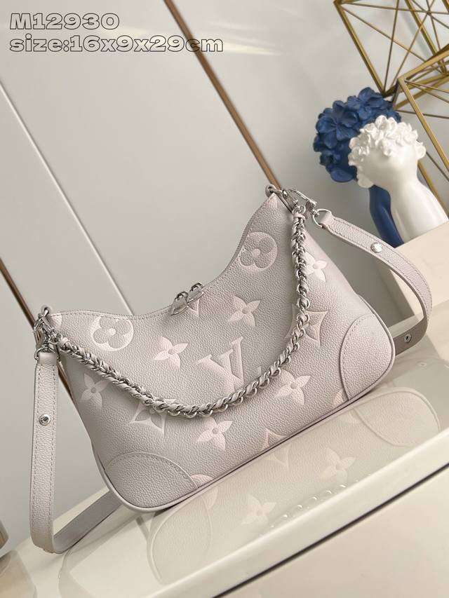 顶级原单 M12930芋泥紫丝印 M14211 本款的Boulog以Monogram Embossed皮革材质重新演绎了可灵活运用的标志性设计。与帆布材质的现有