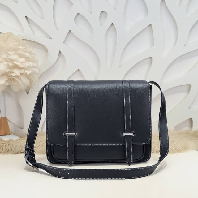 Hermes-爱马仕最新款男士单肩斜挎包 史蒂夫采用原版小牛皮 皮质柔软 手感超赞 高端五金拉链头 做工细节精致 爱马仕专用超纤内里 里外全皮 时尚休闲 高档实