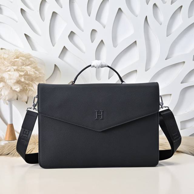 Hermes-爱马仕最新款男士手提包 公文包采用顶级小牛皮 高贵五金拉链头 皮质柔软 手感超赞 做工精细 休闲实用 版型非常舒适 高品质尺寸：39.29.7Cm