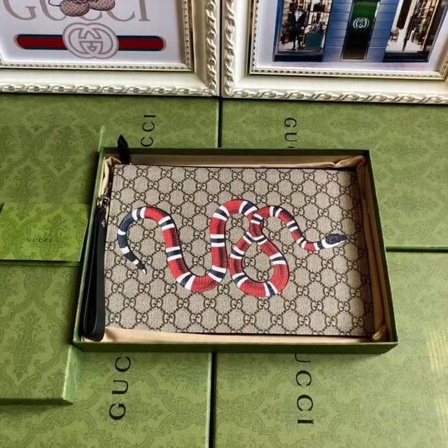 顶配版 顶级 配绿盒包装款号:47 4 最新款G家最新款手包到货，带有蛇印花图案！精心手工制作独一无二！专柜品质顶级意大利进口牛皮 白叻五金配件 ！尺寸:长30