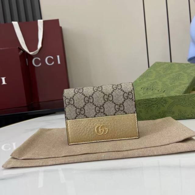 顶配版 令人欲罢不能的美包你收了吗？Gg Marmont系列，优雅精巧的设计可是俘获了不少少女的芳心！同时也是全球达人必备的百搭单品！超级赞！型号：658610