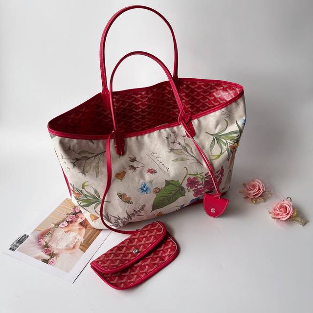 Goyar 戈雅 购物袋大号 Goyard手绘花纹有自己的特色，不管是亮眼的鲜艳色，还是低调的深色系，拿起来都很显质感。购物袋简单大方，时尚 百搭原版皮，原版五