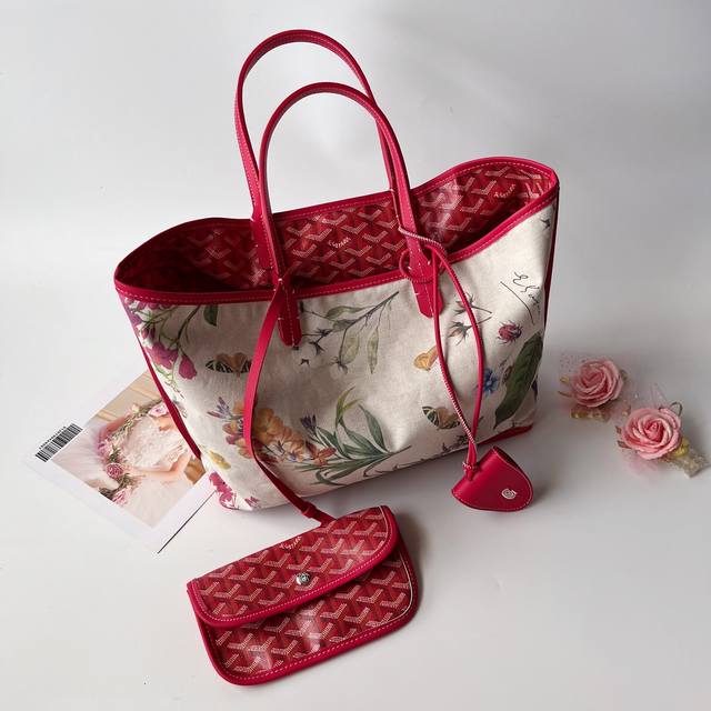 Goyar 戈雅 购物袋小号 Goyard手绘花纹有自己的特色，不管是亮眼的鲜艳色，还是低调的深色系，拿起来都很显质感。购物袋简单大方，时尚 百搭原版皮，原版五