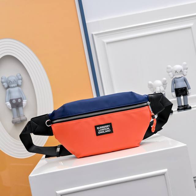 原单版巴宝莉Burberry男士专柜胸包腰包。专柜经典男士胸包 完美复刻 采用进口原版面料 配原版超高清五金Logo、专用帆布内里、专注细节 实物实拍 尺寸：2