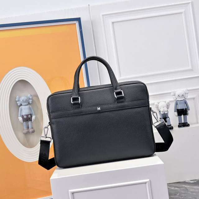 爱马仕 官网同步 高版本 公文包 斜挎包 独家首发 原单牛皮材质 顶级五金配件 非市面普通货 低调奢华 完全不浮夸的款式 日常又时髦 斜挎还是手提都可以 规格：