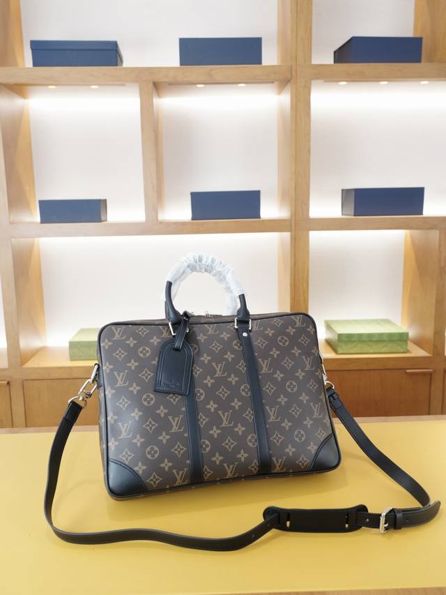 Lv 路易威登 官网同步 高版本 手提斜挎背包 永恒不过时的标志性产品 纯原单小牛皮 顶级五金制作 非市面普通版本 贸易公司订单货 今年最爱的款式 全部实拍 实