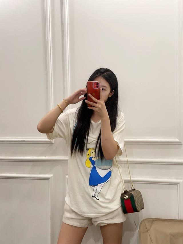 礼盒包装Gucci Ophidia 链条单肩斜挎包把Gucci的复古风诠释得淋漓尽致~圆顶造型设计，实用性和性价比 Gucci酷奇便当饭盒包 今天的气场是Hob