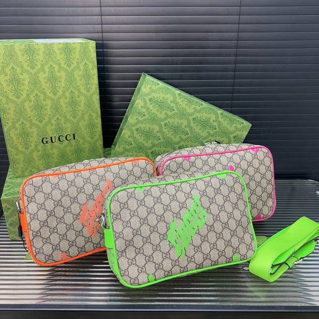 Gucci 古奇Gg 单肩斜挎包 相机包经典百搭 实物拍摄 原厂原版面料 配送防尘袋 礼盒 27 X 18 Cm。