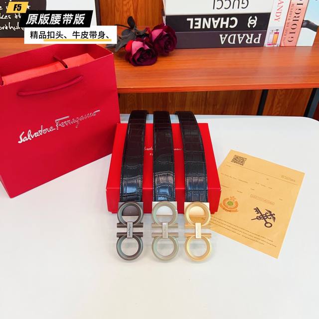 原版品质打孔品牌：菲拉F家 男款 颜色：黑扣头：金 银 枪扣头：原版精品纯铜五金扣头 带身：原版牛皮尺寸：宽约：3.5Cm长约：95Cm-125Cm类别：打孔板