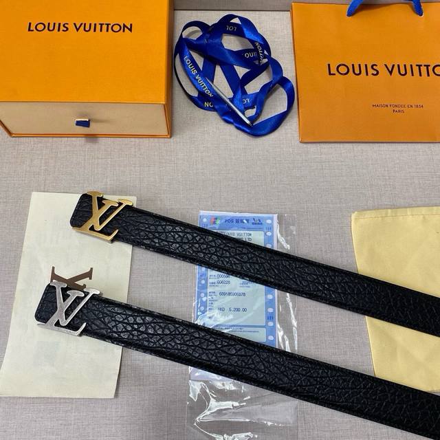 品牌：Lv路易威登 等级：男士皮带.定制头层牛皮.双面可用。油边精致、官网同步新款 配专柜全套包装 送打眼针 长度不裁剪扣头：钢扣 长度：100 125Cm 3