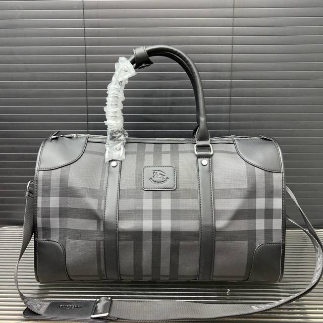 Burberry 巴宝莉男士包 印花旅行袋 机场包 手提袋 经典百搭 实物拍摄 原厂原版面料 高端品质 配送防尘袋 45 X 25 Cm。