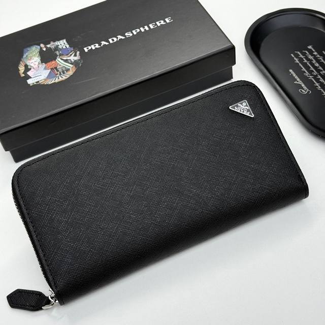 Prada M01颜色 黑小三角唛尺寸 19*10.5*3.5Prada专柜最新款火爆登场！采用进口小牛皮，做工精致，媲美专柜！