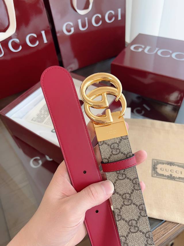Gucci 2025最新专柜系列安哥拉红 款号 659418 92Tin 9257 双面进口原厂防水Pvc材质 比牛皮还耐用 宽度3.7Cm 可旋转亮金双G带扣